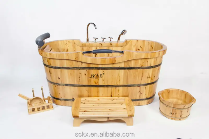 Traditional Bathing Way In Wood Soaking Tub Made Of Cedar For 1 Person With Stainless Steel