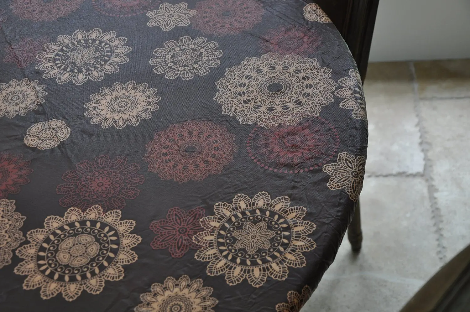 Elastic Flannel Backed Vinyl Fitted Table Cover MEDALLION Pattern - Oblong - Fits Oblong Tables up to 48"w X 72"l - Elastic Edged