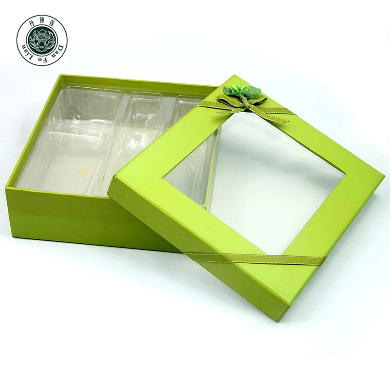 Коробка с прозрачным окном. Подарочная коробка с прозрачным окном. Коробки подарочные с прозрачным окном. Коробка для подарков с прозрачным окном. Упаковка коробки с окошком.