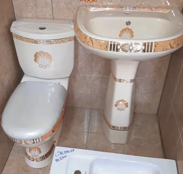 Chaozhou Usine Deux Pièces Sanitaires Couleur Dorée Toilette Décoratif