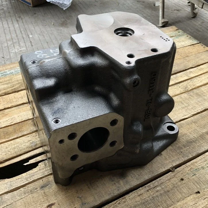 708-2L-06211 708-2L-31160 708-2L-06740 hydraulic pump case rear PC200-7 PC230-7 PC220LC-7 main pump case rear (2).jpg