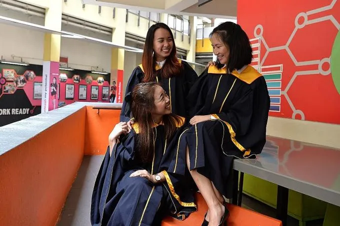 Graduation Gown Singapore Polytechnic, Women's Fashion, Coats, Jackets and  Outerwear on Carousell