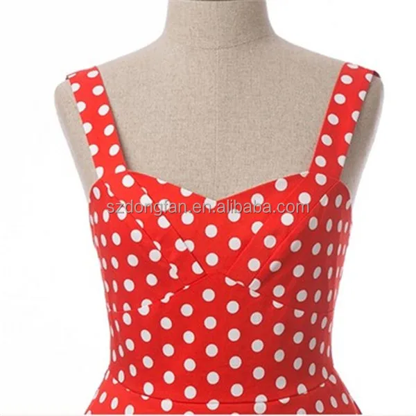 vestido vermelho com bolinha branca