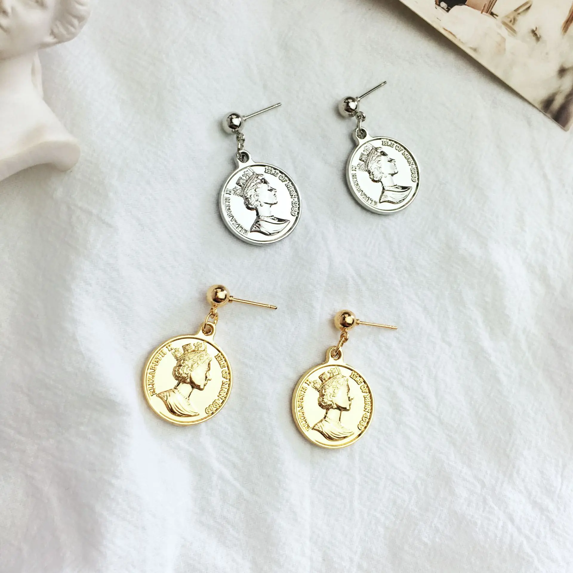 Fashion Retro Gold Coin Earring Elizabeth Queen Head Coin Drop Earring