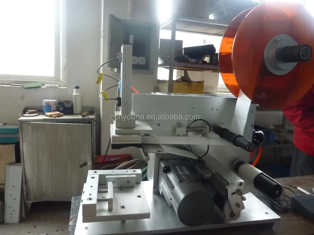 Semi Automatic Bottle Label Sticker Machine for Flat Surface
