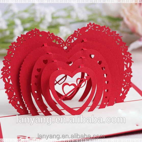 cumpleaños regalo romántico del día de San Valentín con corazón y postal para invitación de boda Tarjeta de felicitación en 3D con corazón de LATHEA en las manos aniversario