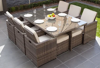 El Espacio Ahorrado En El Patio Trasero De Comedor De Mimbre Muebles De