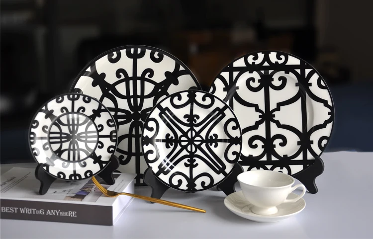black dinner plates (1).jpg