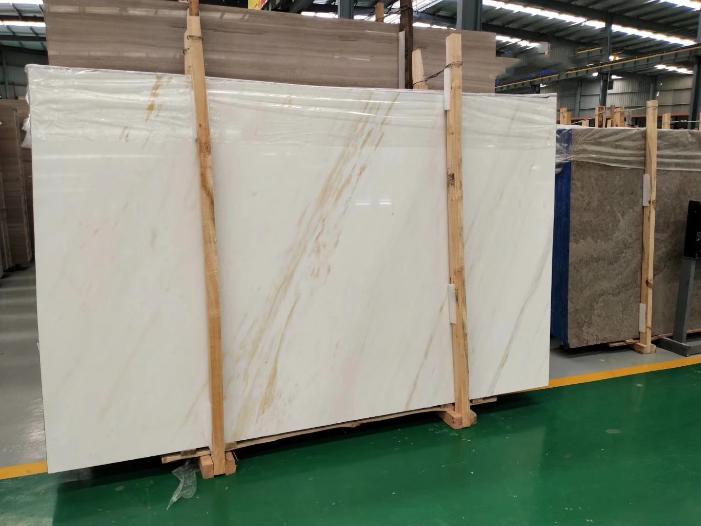 天然aristone白色和金色静脉大理石瓷砖地板