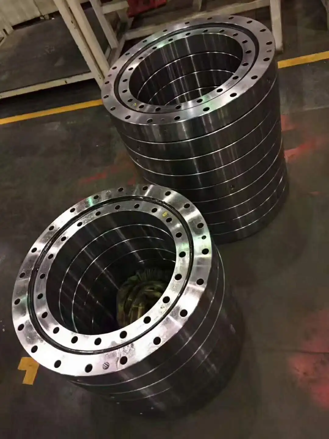 Kelly bar slewing bearing