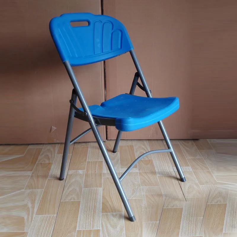 Недорогие складные стулья. Стул раскладной пластиковый со спинкой. Складные пластиковые стулья. Стул складной со спинкой пластиковый. Стул складной алюминий пластик.