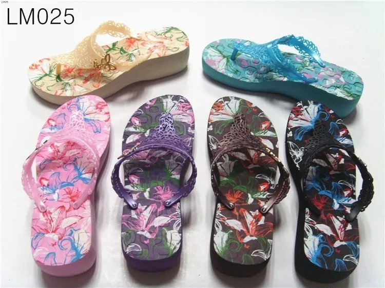 Factory wholesale fashion outdoor pvc slippers new flip flops for women