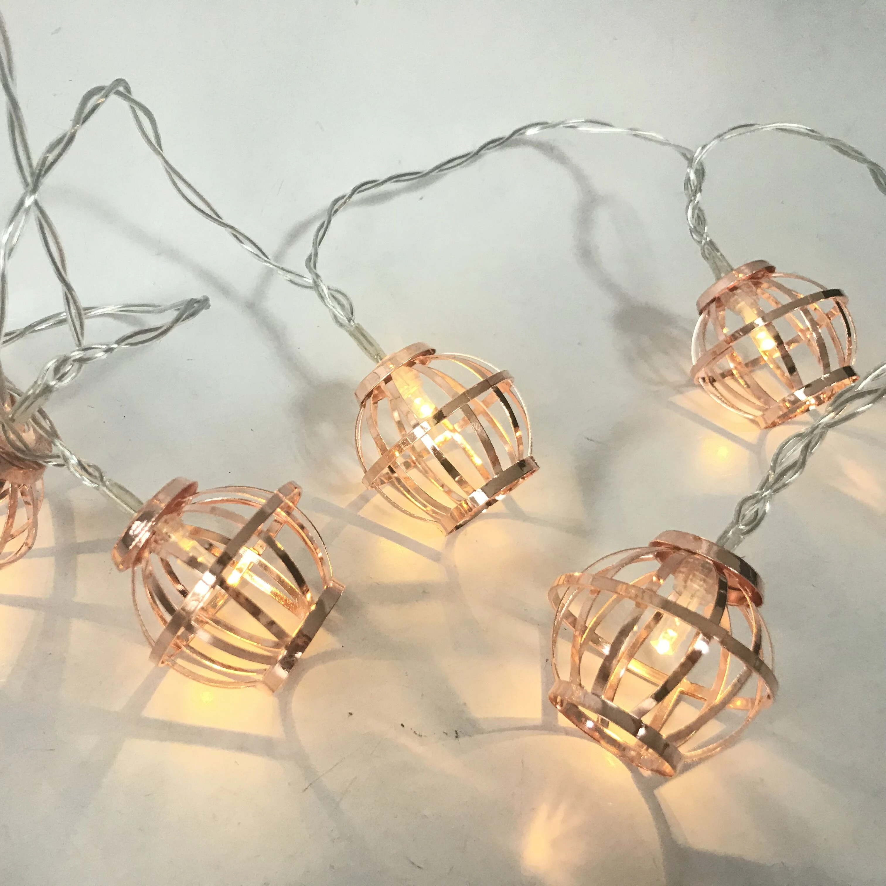 Rose Gold Metal Wire Geometric Shape Lantern LED String Lights Battery Operated Moroccan Globe Fence Gazebo Ceiling  Lighting