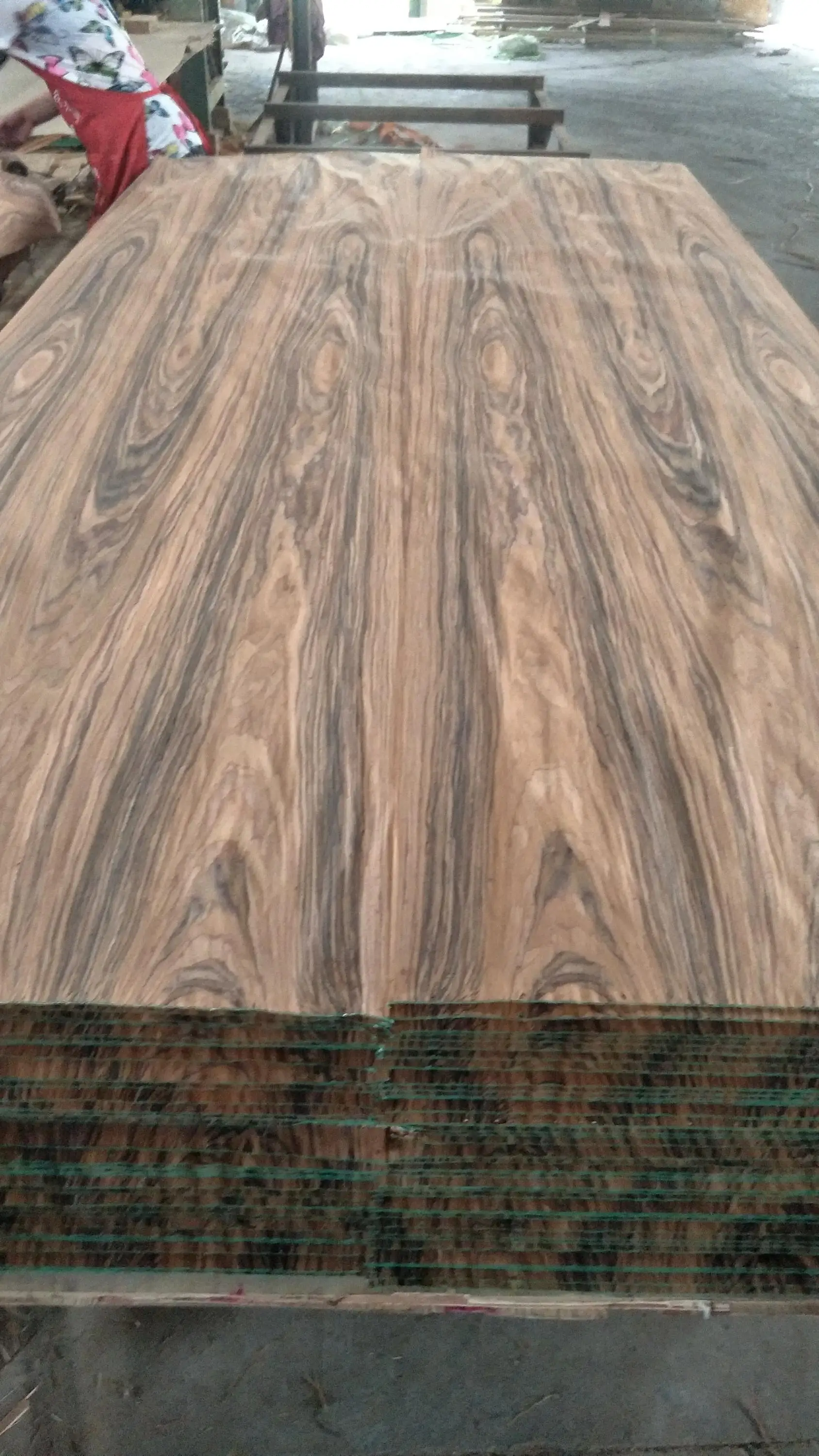 recon veneer with best price/black and white ebony veneer/beatiful color and grain keruing veneer