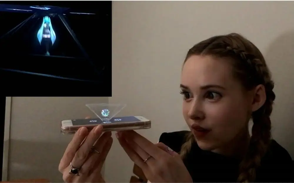 Portable 3D Hologram Pyramid Projector for Smartphones