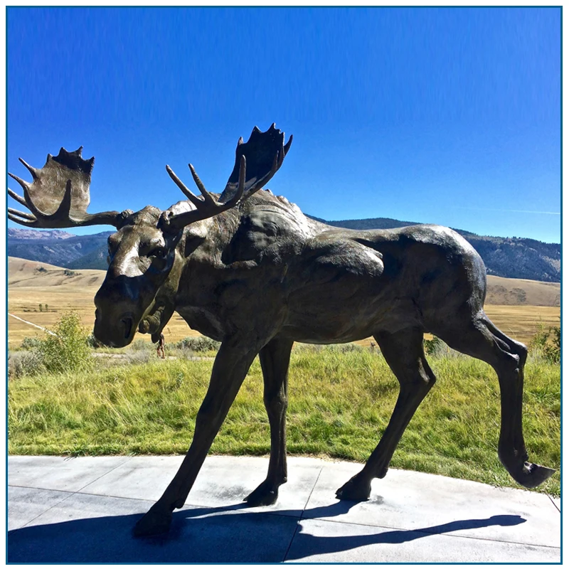 Outdoor Life Size Fiberglass Cartoon Moose Sculpture For Garden