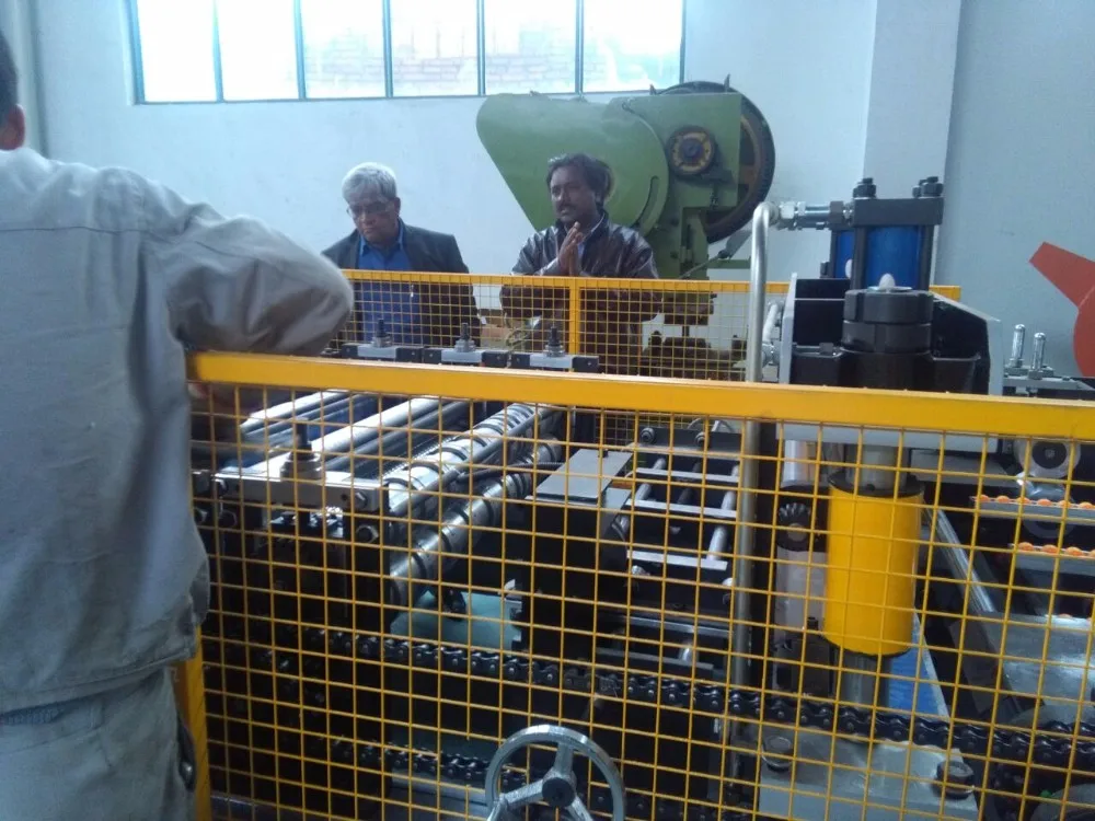 Профилегибочная машина для производства нижнего рулона двери из листовой стали холодной стали