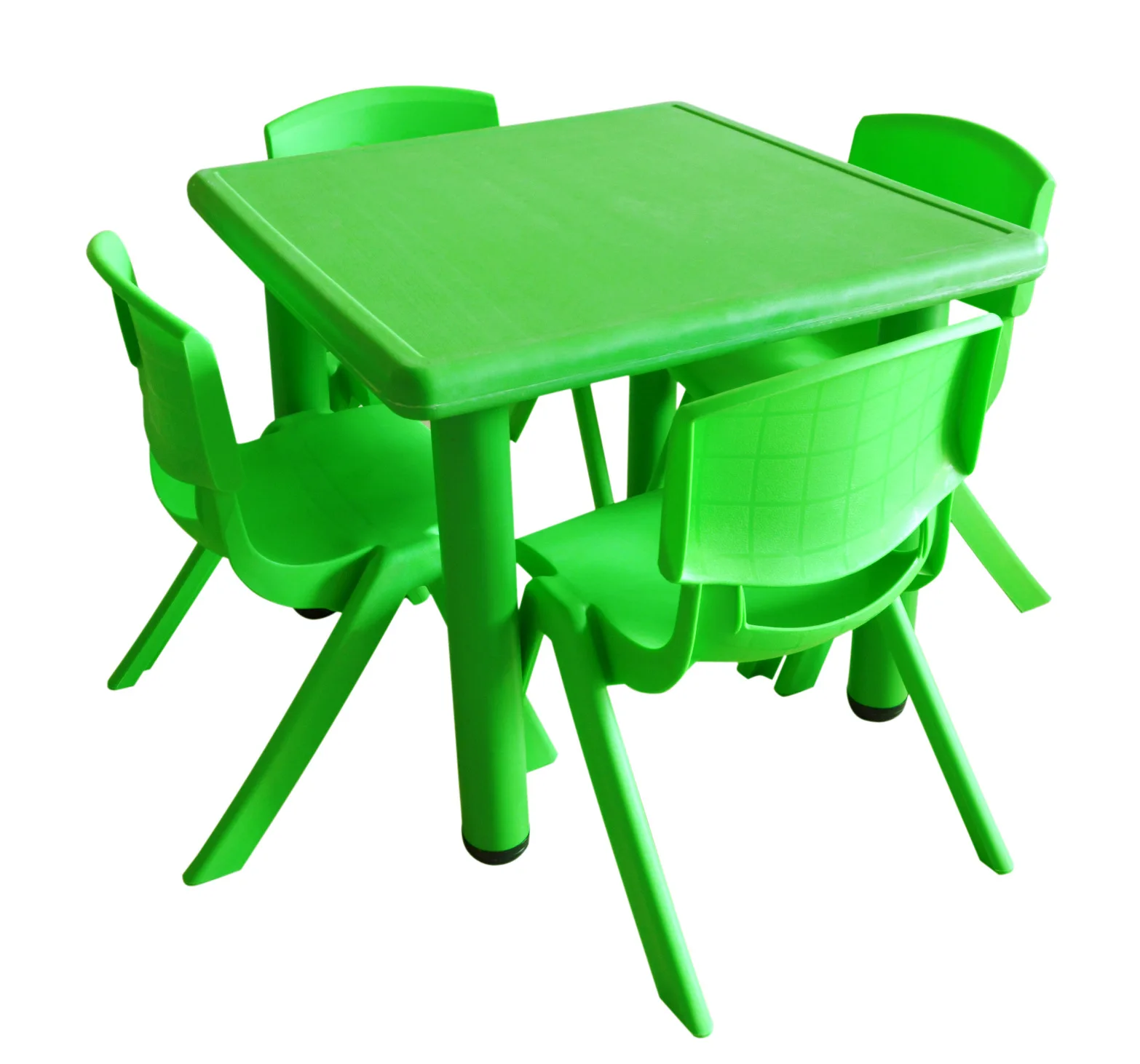 Пластмассовый стол и стулья для детей