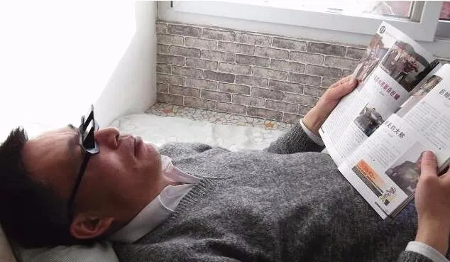 8 色阅读眼镜折射躺在床上看电视和阅读眼镜在便宜的价格