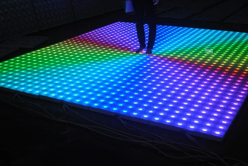 комната геймера с подсветкой. освещение в ангаре. геймерские комнаты с подсветкой. компьютерный стол с подсветкой. Digital dance floor quadro.