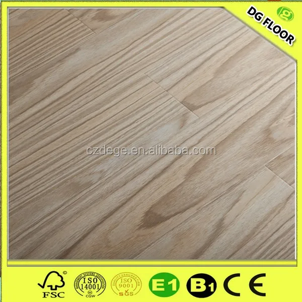 Light Gray White Wash Oak Flooring Laminate 12mm Embossed Laminate