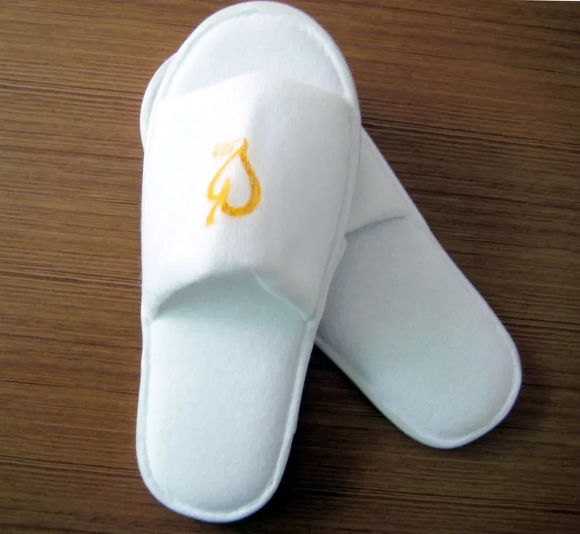 slippers met stof tussen de tenen