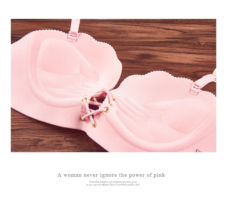 A piece of seamless invisible underwear shell sexy silicone pull rope bra