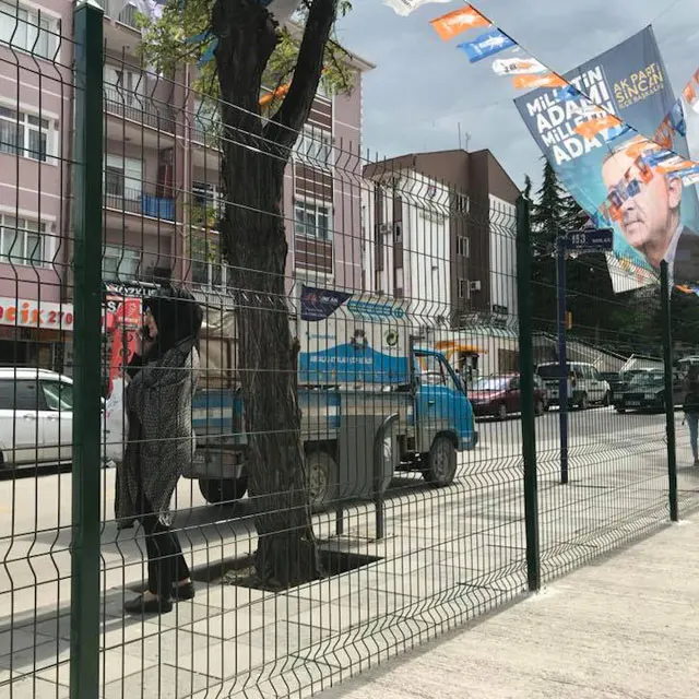 2018 ISO Certificate Galvanized And PVC Coated Backyard Metal V Pressed Welded Wire Mesh Fence.jpg