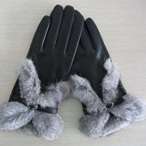 Women black patent leather glove with rabbit fur cuff