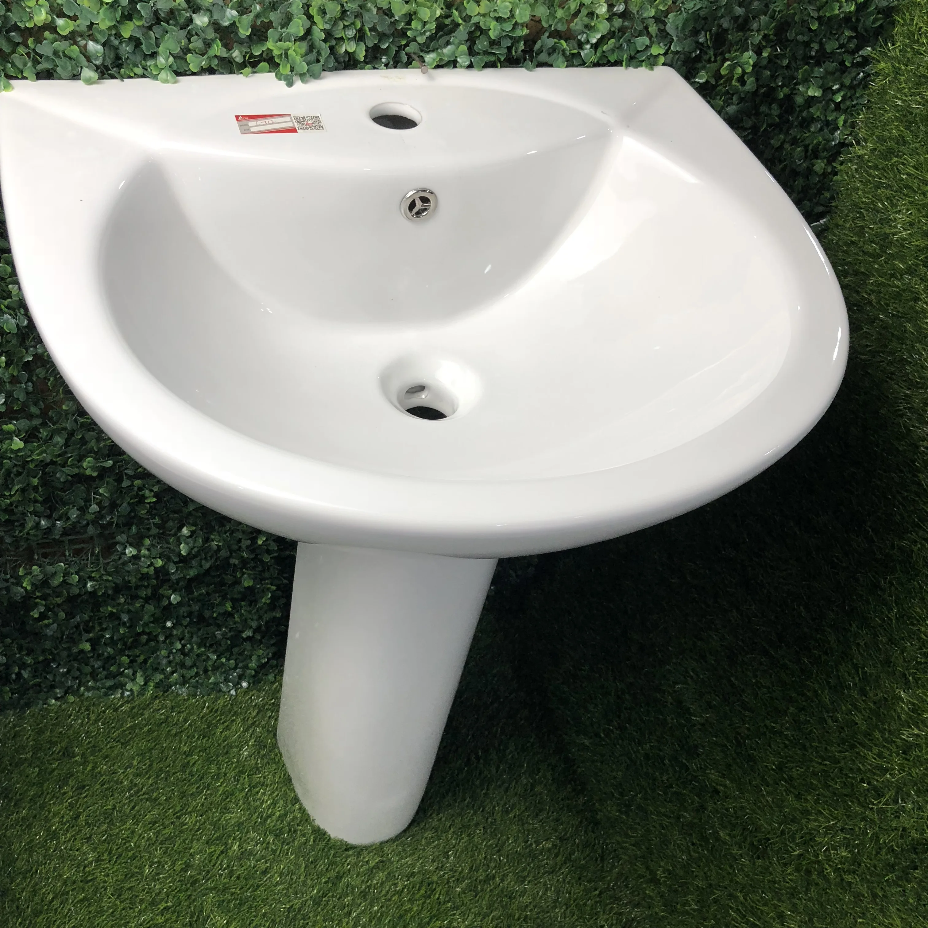 Good Quality  Bathroom Ceramic Pedestal Wash Basin C-312