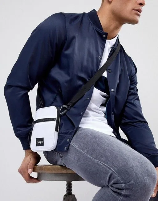 Nike trunk sling bag white. ASOS сумка мужская. Мужчина с белой сумкой. Асос Десигн мужская сумка поясная.