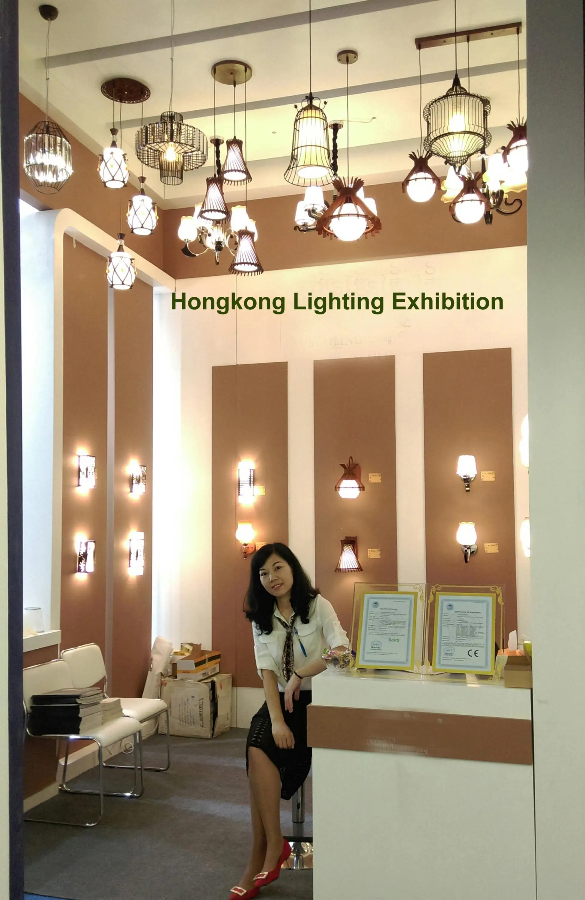 Linda in HK Lighting Fair.jpg