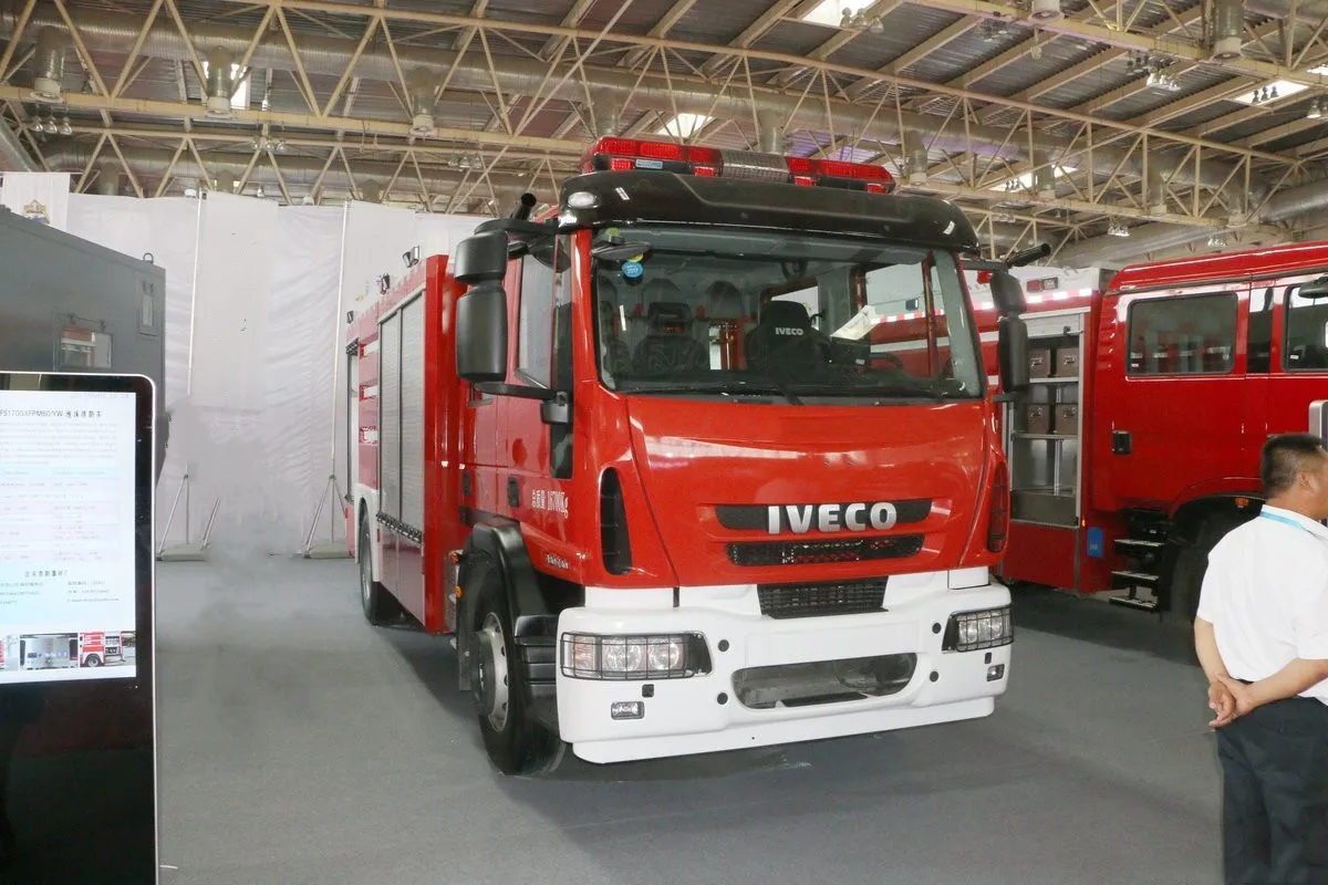 Italy brand IVECO Double row Off-road large Fire truck for sale