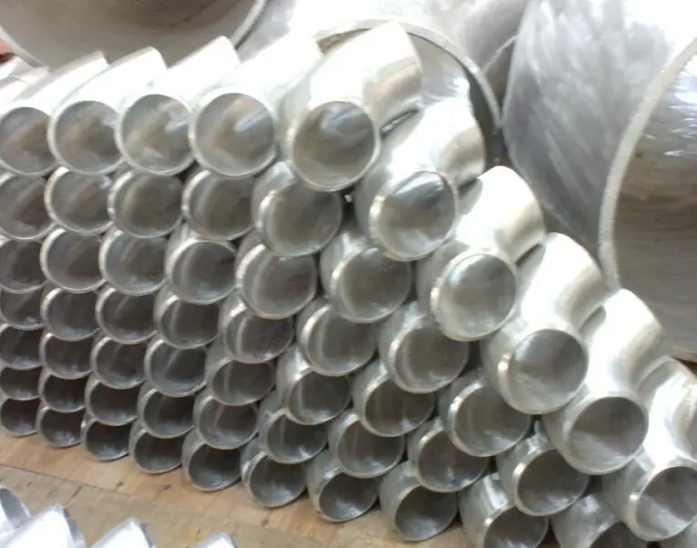las instalaciones de tuberías de aluminio empalman SENIOR soldado con autógena codo de 90 grados