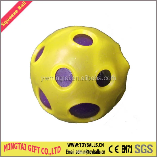 squeeze ball 01104.jpg