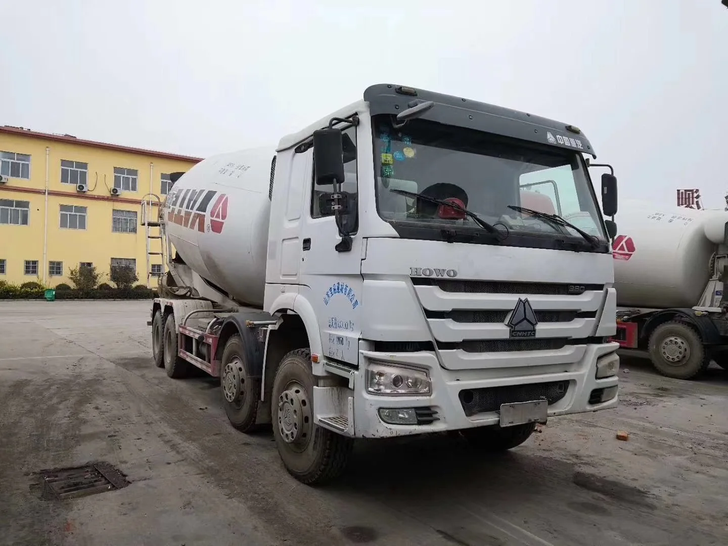 Used Sinotruck Howo 10 Cubic Meter Cement Concrete Mixer Truck For Sale