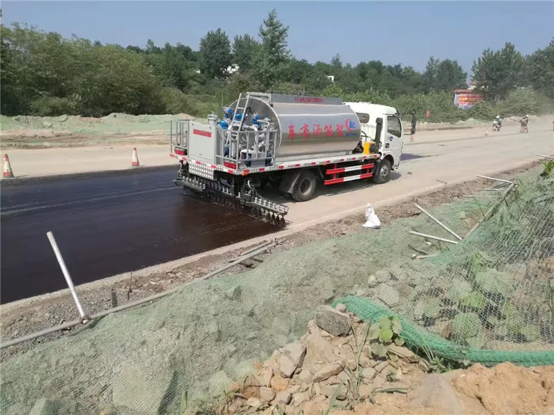 4000 Liter 1000 Gal Gallons 4x2 Bitumen Spraying Truck ...