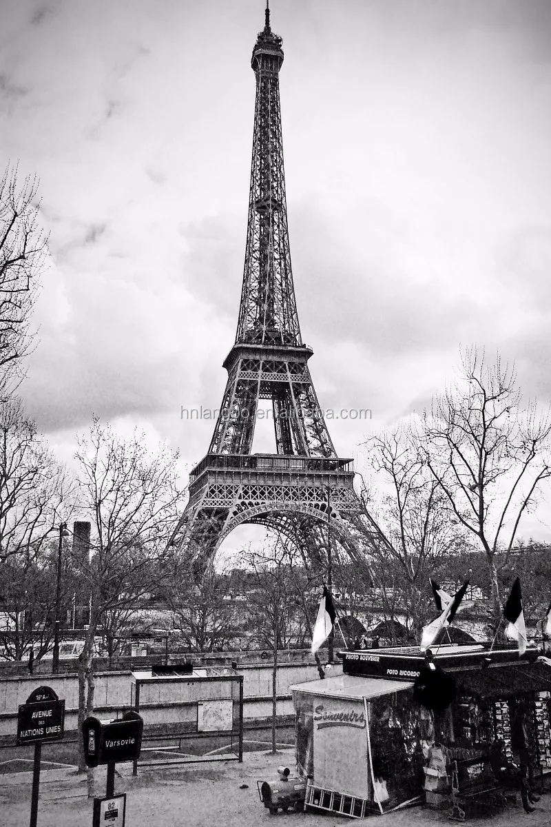 Bạn bao giờ đã nghĩ đến việc thưởng thức một bức hình nền tuyệt đẹp về tháp Eiffel 3D chưa? Hình ảnh độc đáo này sẽ khiến cho màn hình của bạn trở nên độc đáo và thu hút hơn. Hãy cùng thắp sáng vẻ đẹp của thành phố ánh sáng bằng cách tải về bức hình này ngay từ bây giờ.