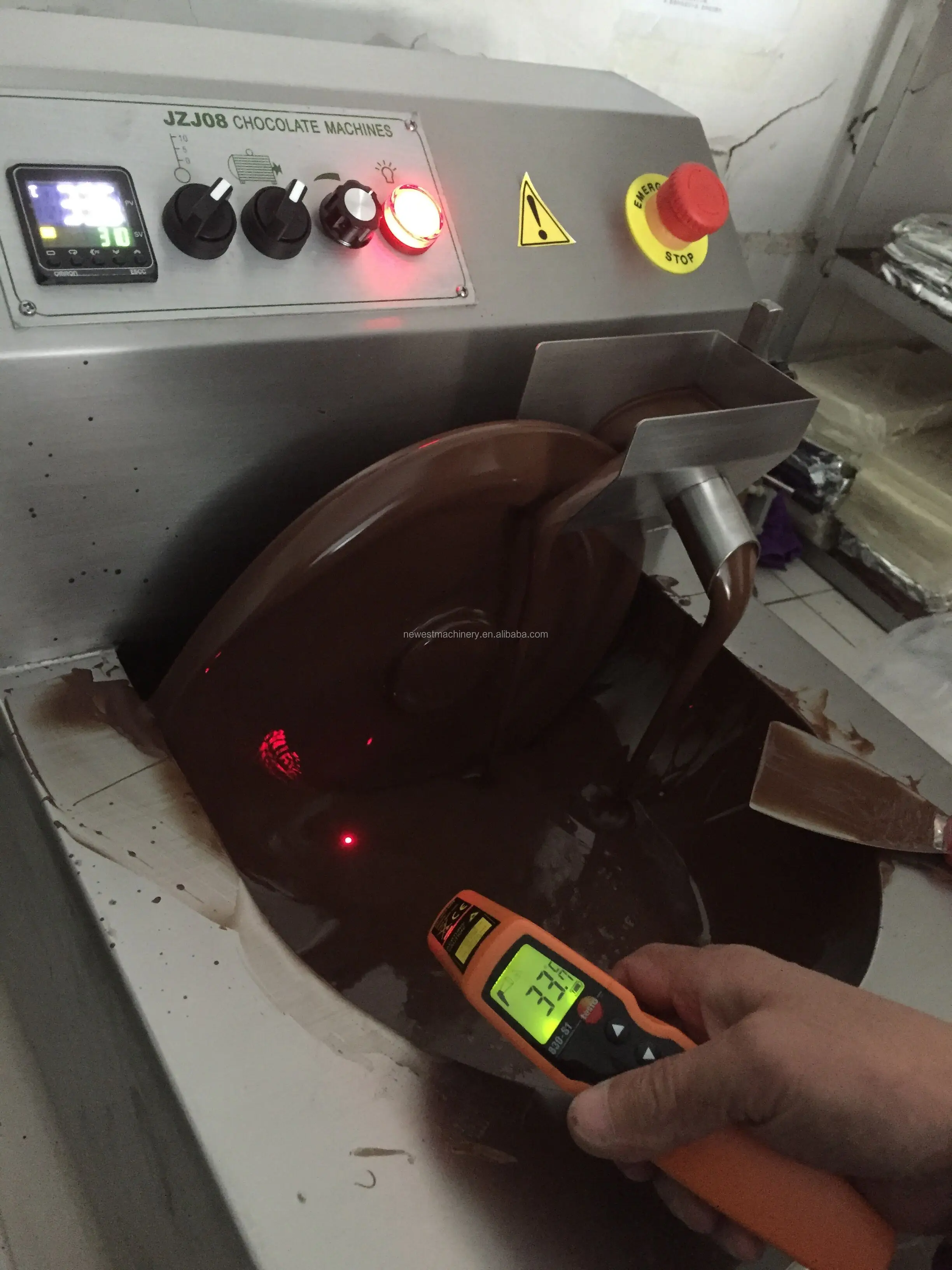 110V 220V 50/60HZ choose chocolate melting pot with 8kg/15kg/30kg capacity