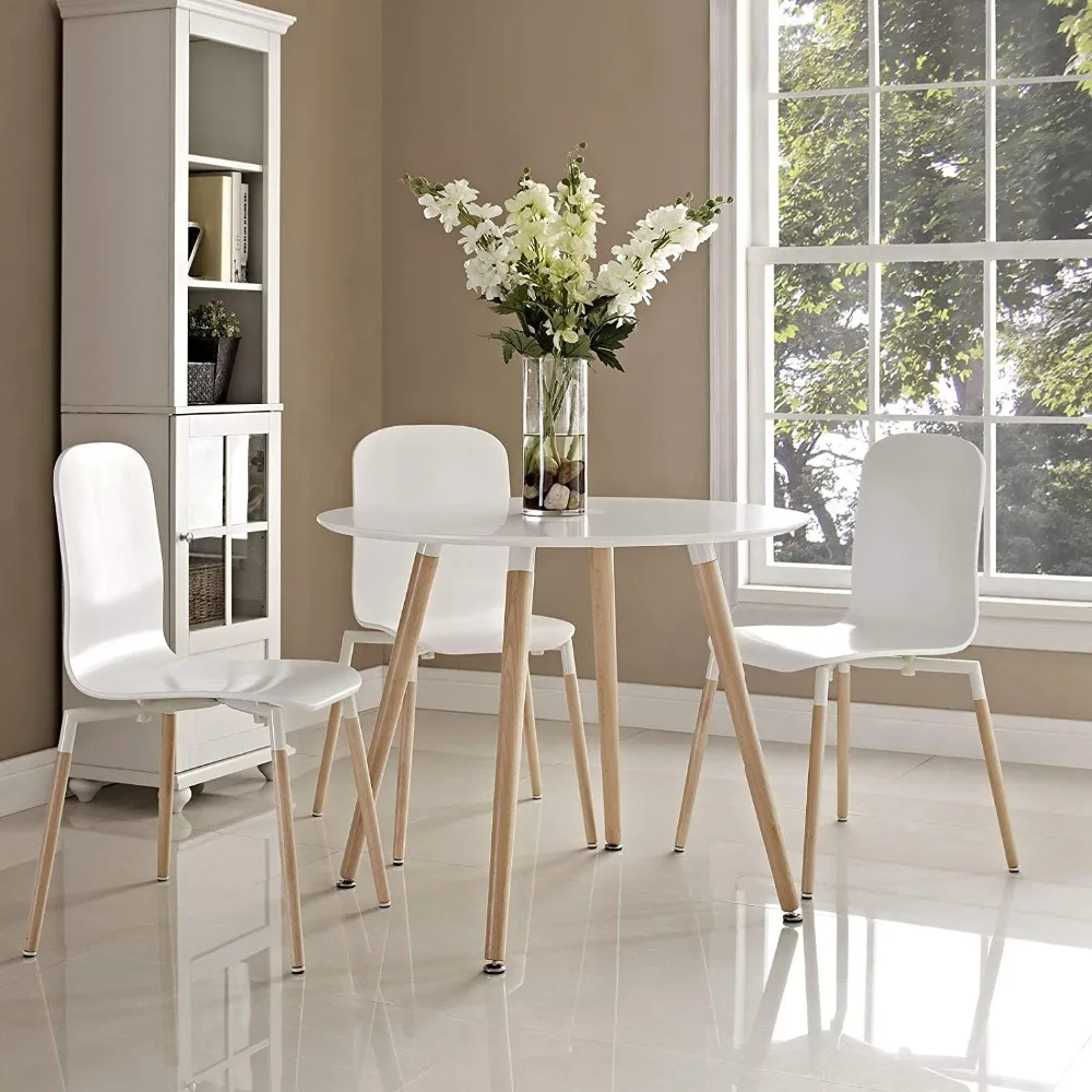 Белый стол коричневые стулья