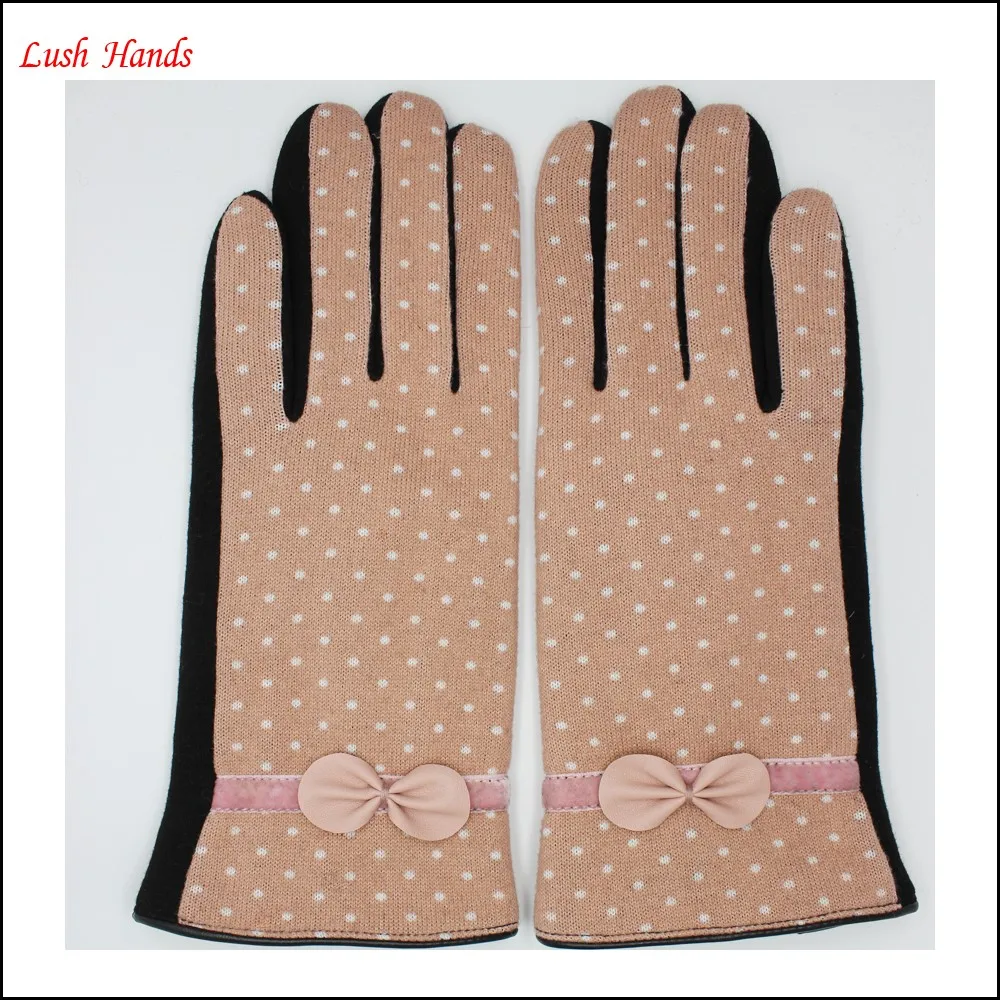 Girls and women's gloves Beige white fabric and black velvet with pink leather bow