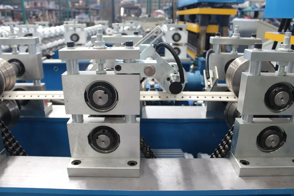 预涂漆钢架框架型材辊成型机 - buy 型材滚压成型机,货架框架滚压成型