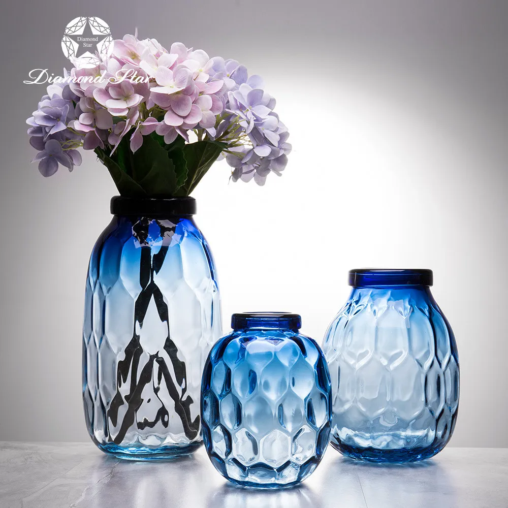 Цветной ваза. Glass Vase ваза. Ваза Blue Glass Vase. Ваза Диамант. Вазы из цветного стекла.