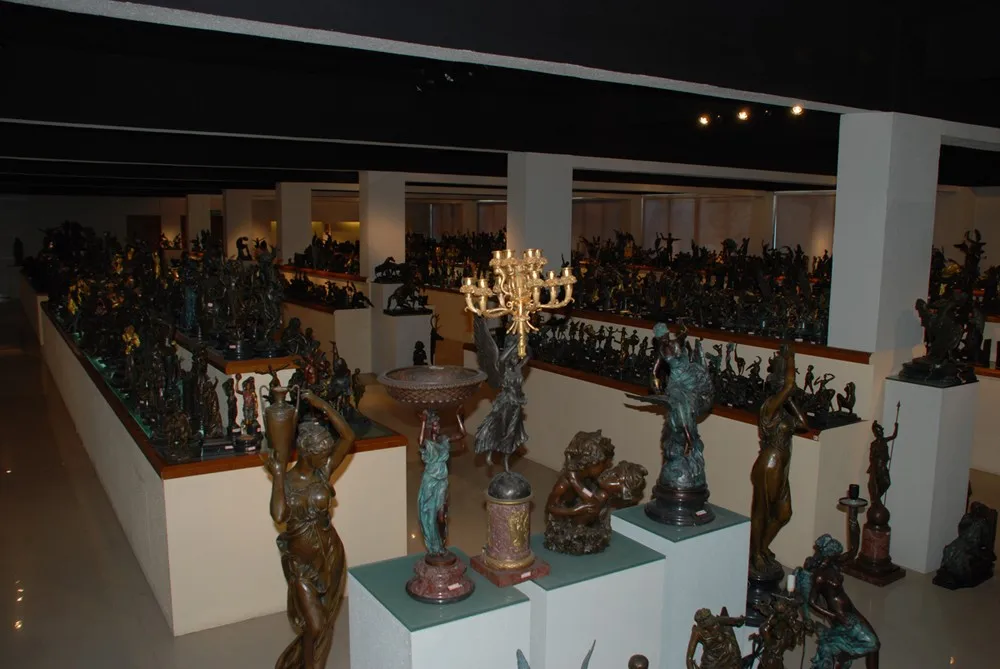 showing room (1).jpg