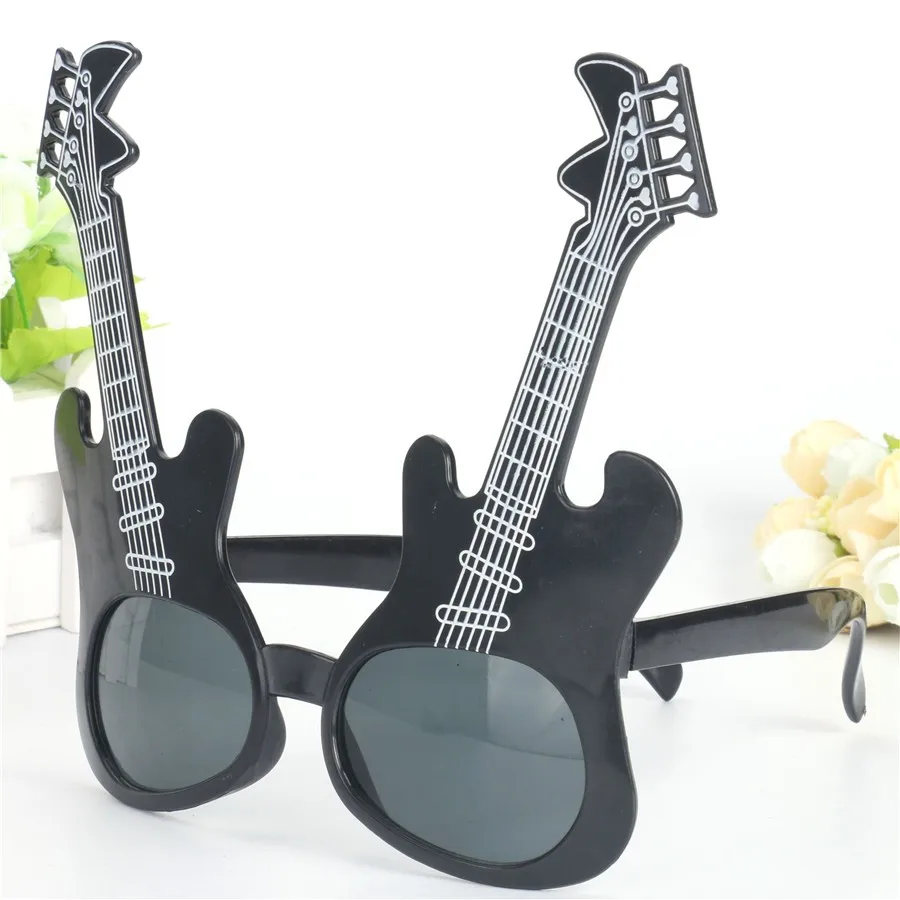 Желтые очки на гитаре. Компьютерная электрогитара. Желтые очки на гитаре. Желтые очки на гитаре. Желтые солнцезащитные очки мужские.