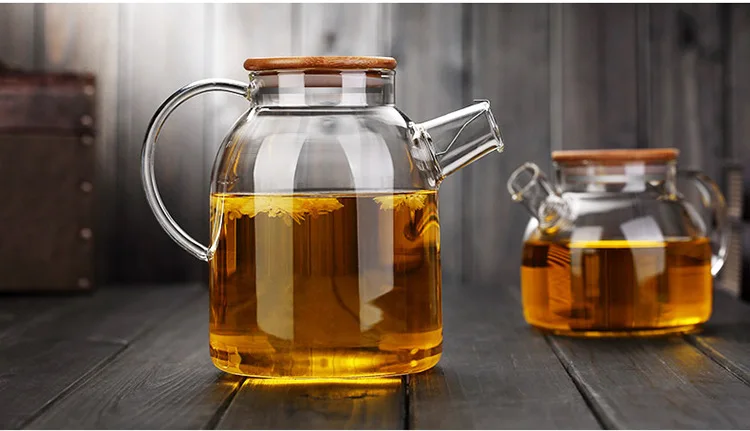 HotCold Borosilicate Glass 33 Ounce Pitcher With Stainless Steel Lid 3.jpg