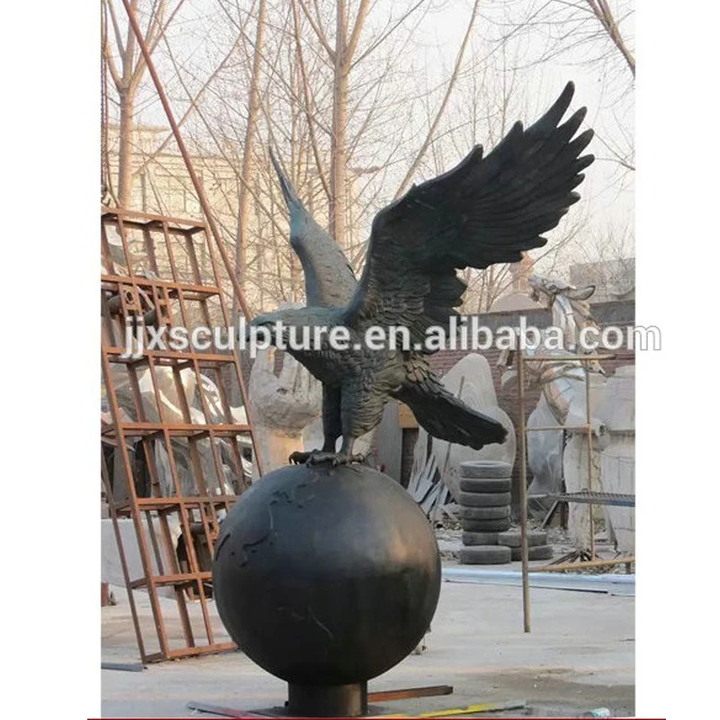 Outdoor Bronze Adler Statue Auf Dem Globus Skulptur