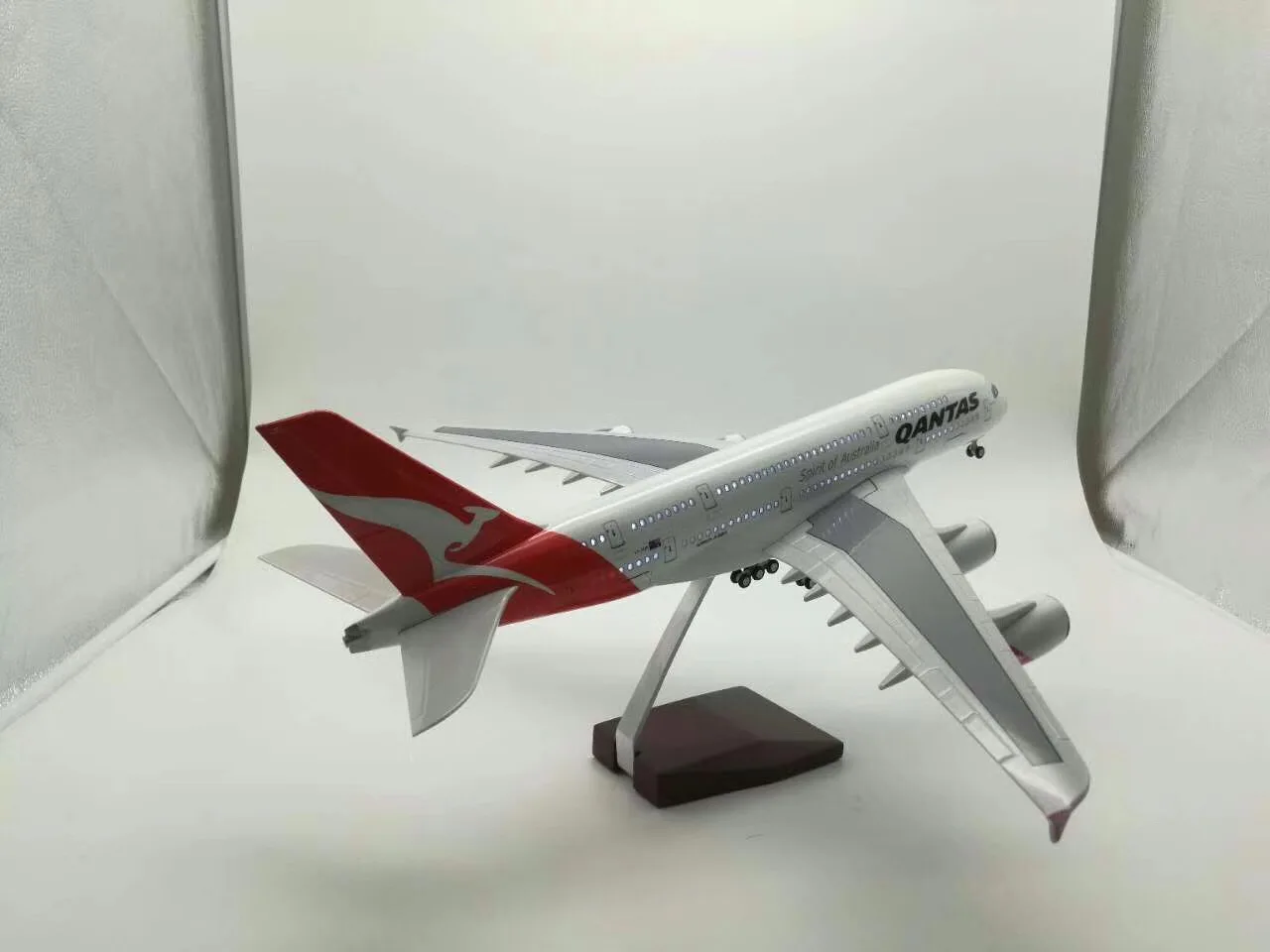 STUNNNG QANTAS LARGE PLANE BOEING A380 1:150 AIRPLANE APX 45cm 1.5' SOLID RESIN 