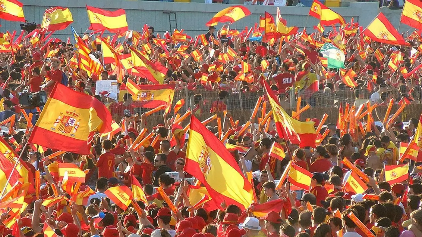 Особенности населения испании. День испанской нации. Испанцы народ. Городское население Испании. Население Испании народы.