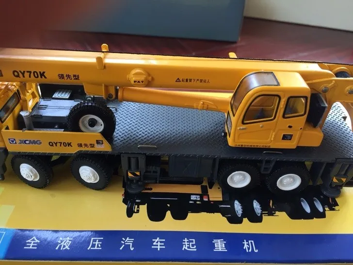 Oem Customized 1/87 Die Cast Tower Cranes Scale Model Gift China ...